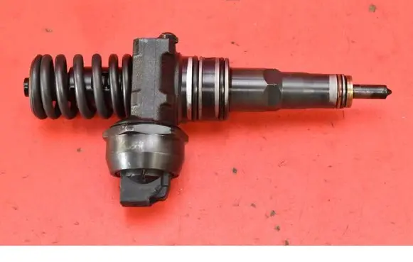Volkswagen PASSAT B5.5 Fuel injector 038130073AJ