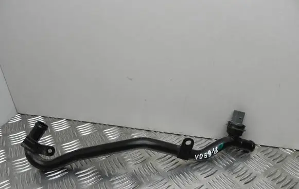 Volkswagen PASSAT B7 Engine coolant pipe/hose 5N0121065