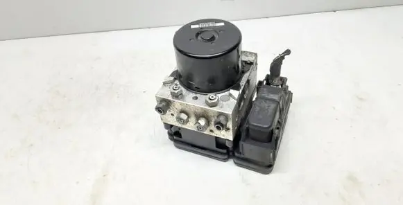 Volvo V70 ABS Pump 30681619 P30681619