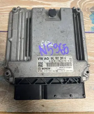 Volkswagen Golf VII Engine control unit/module 04L907309A 0281018526