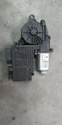 Citroen C4 I Picasso Front door window regulator motor 9682495580