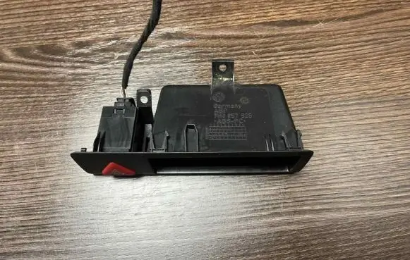 Volkswagen Transporter - Caravelle T5 Alarm switch 7H0857925