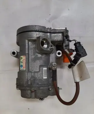 Volkswagen Jetta VI Air conditioning (A/C) compressor (pump) 5C0820803F