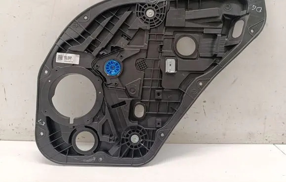 Rear window lifting mechanism without motor