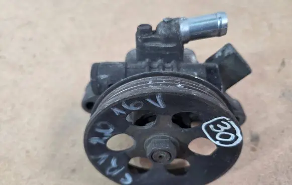 Honda CR-V Power steering pump P2A823139U