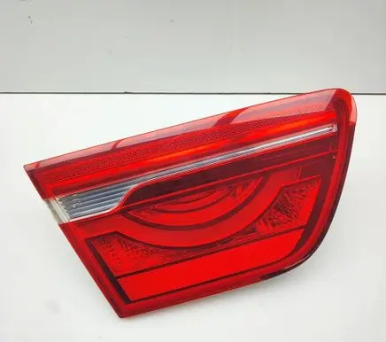 Jaguar XE Tailgate rear/tail lights T4N7915