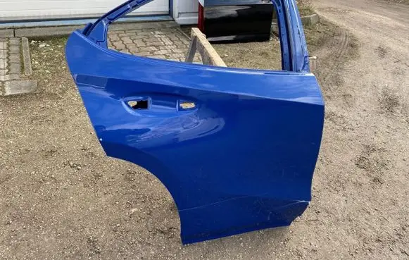 Lexus UX Rear door