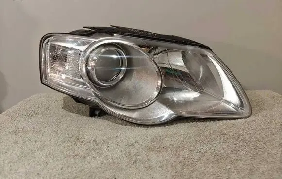 Volkswagen PASSAT B6 Headlight/headlamp 
