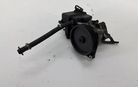 Mercedes-Benz C W204 Power steering pump A0064662601