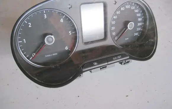 Volkswagen Polo V 6R Speedometer (instrument cluster) 6R0920861J