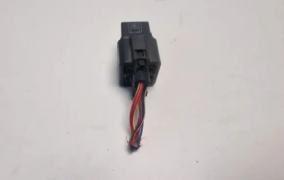 Volkswagen PASSAT B6 Glow plug pre-heat relay 3B0951253