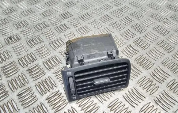 Toyota Avensis T250 Dashboard side air vent grill/cover trim