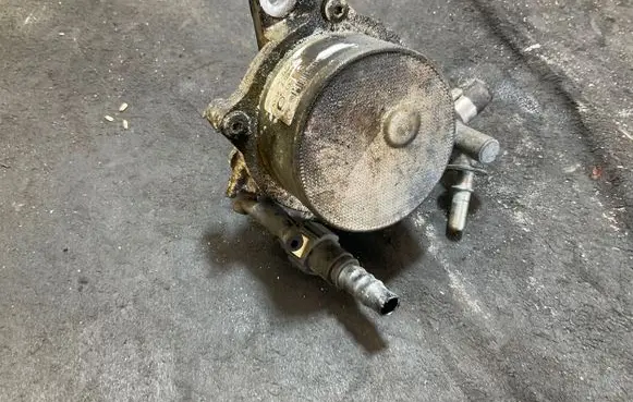 Opel Combo D Vacuum pump