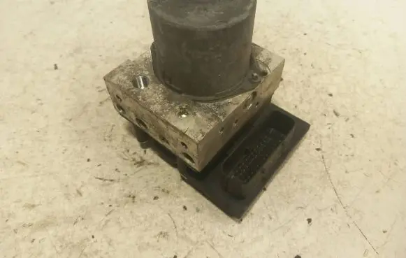BMW 5 E60 E61 ABS Pump 6775732 6775730