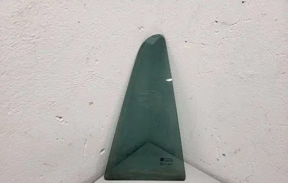 Opel Astra H Rear vent window glass 