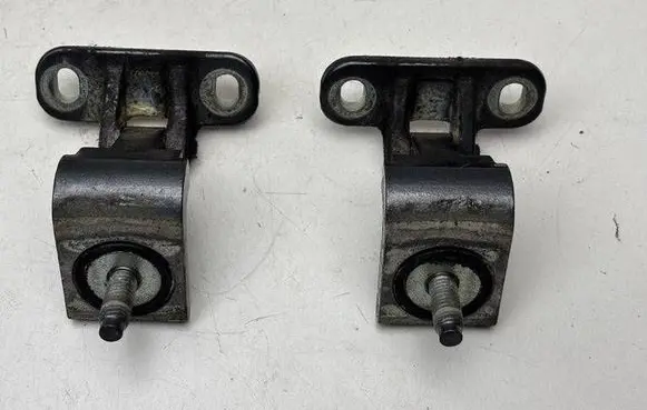 Volkswagen PASSAT B8 Tailgate/trunk/boot hinge 8V3827299B
