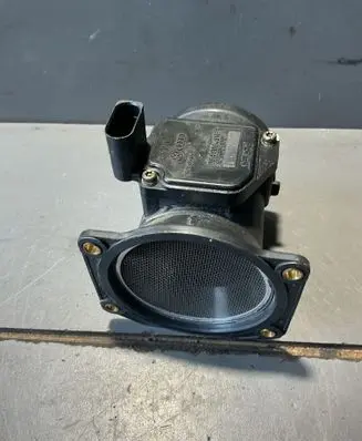 Volkswagen Golf IV Mass air flow meter 06A906461B 63797