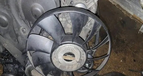 Volkswagen PASSAT B5 Viscous fan clutch 058121350