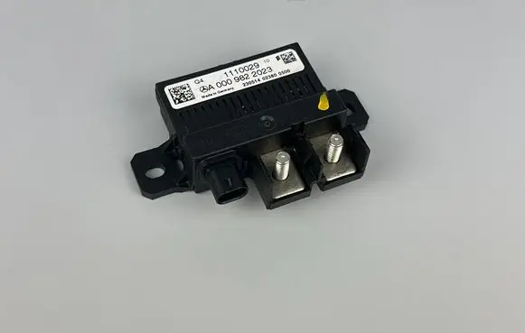 Mercedes-Benz C W204 Charging relay A0009822023 1110029 230514023800500