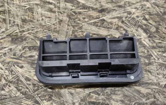 Honda Odyssey Quarter panel pressure vent 75450S04