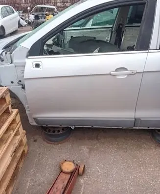 Chevrolet Captiva Front door