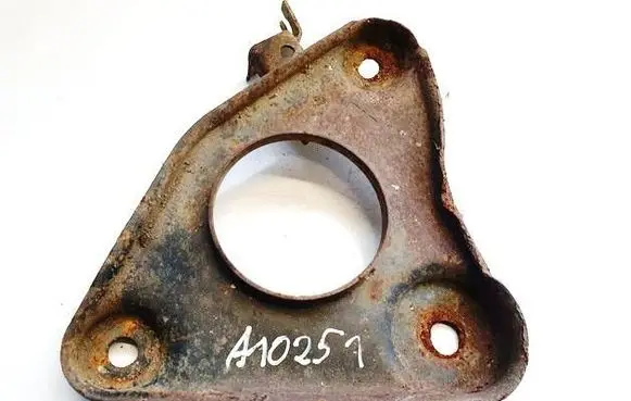Nissan Primera Engine mounting bracket 