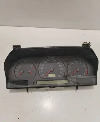 Volvo S70 V70 V70 XC Speedometer (instrument cluster) 9168138
