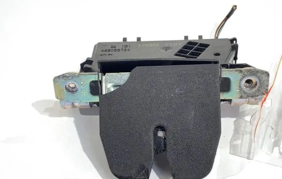 Opel Astra H Tailgate exterior lock 13117285