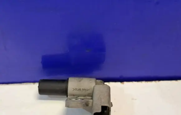 Volvo S40 Crankshaft position sensor 9645844080