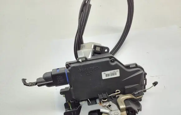 Volkswagen Golf Plus Rear door lock 7L0839015
