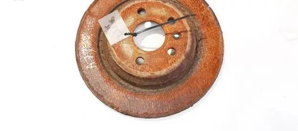 Volvo V70 Rear brake disc neventiliuojamas