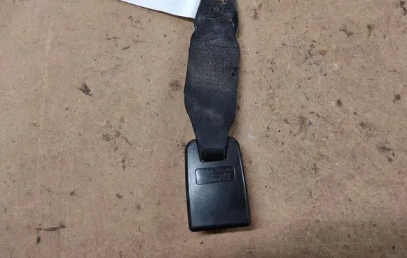 Ford Focus C-MAX Middle seatbelt buckle (rear) 3M51R60044BD 012900Z 060228