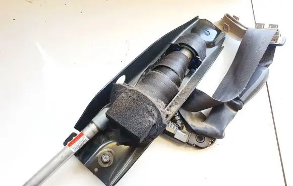 Volvo V70 Front seatbelt g6041213