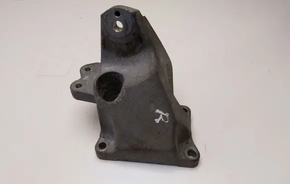 Lexus IS 220D-250-350 Engine mounting bracket