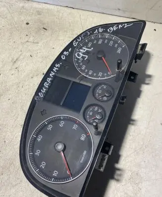 Volkswagen Touran I Speedometer (instrument cluster) 1T0920860F V3350110 VWZ7Z6C8780886