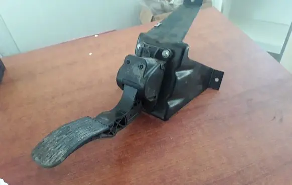 Mercedes-Benz Sprinter W906 Accelerator pedal position sensor 9063000404