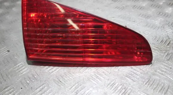 Peugeot 607 Tailgate rear/tail lights