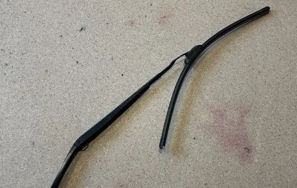 Hyundai Ioniq 5 Front wiper blade arm