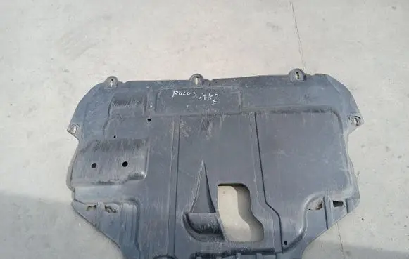 Ford Focus Engine splash shield/under tray 3M51R6P013A
