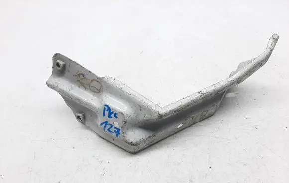 Seat Leon (1P) Fender mounting bracket 1P0821135