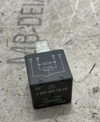 Mercedes-Benz C W205 Other relay A0009822923
