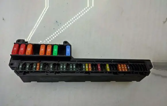 BMW 5 E60 E61 Fuse module 6957330