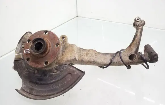 Volkswagen PASSAT B5 Front wheel hub spindle knuckle 8D0407258S