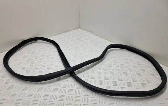 Mercedes-Benz GLK (X204) Rear door rubber seal (on body) 