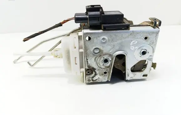 Audi A4 S4 B5 8D Front door lock 8D1837016F
