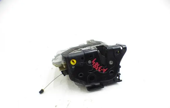 Volkswagen Eos Front door lock 1P2837015