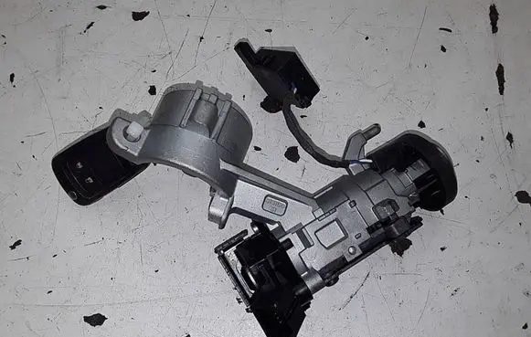 Opel Astra J Ignition lock 20939745