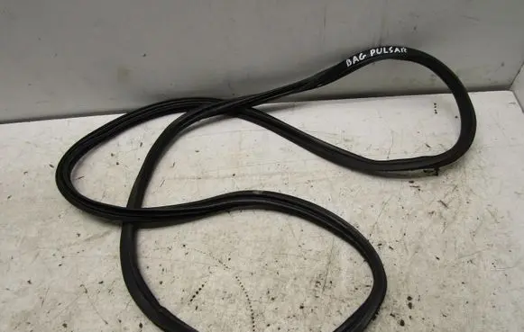 Nissan Pulsar Trunk rubber seal (body) 