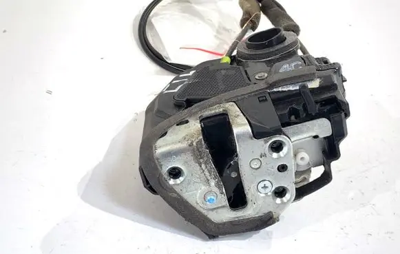 Toyota Avensis T270 Rear door lock