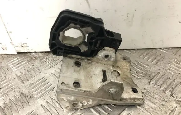 BMW 7 F01 F02 F03 F04 Radiator support slam panel bracket 7186514